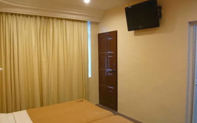 Accordian Hotel - photo 4