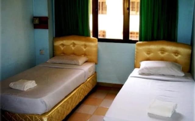 The University Inn - photo 3