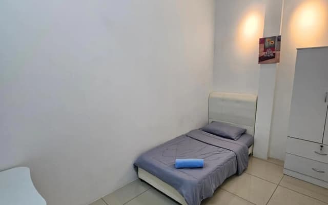 Color Mixed Home Hostel - photo 5