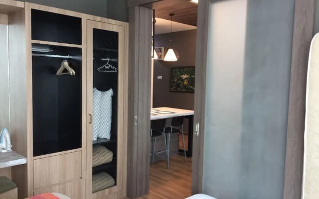Lawang Suite Apartment With Balcony - photo 4
