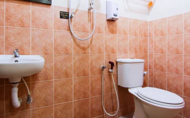 Hotel Putra Iskandar by OYO Rooms - photo 5