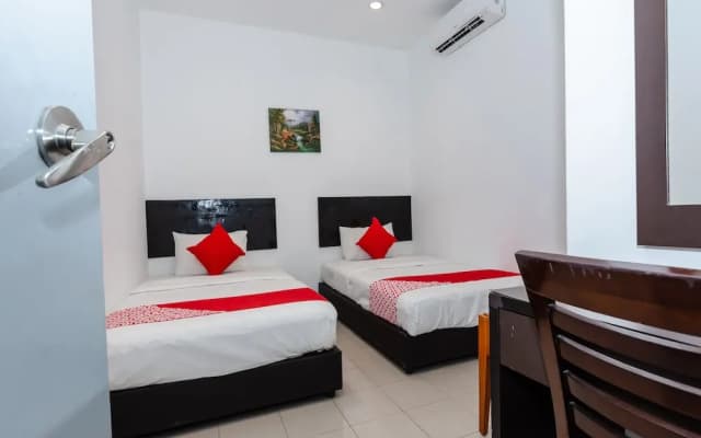 Hollitel Hotel Melaka by OYO Rooms - photo 2