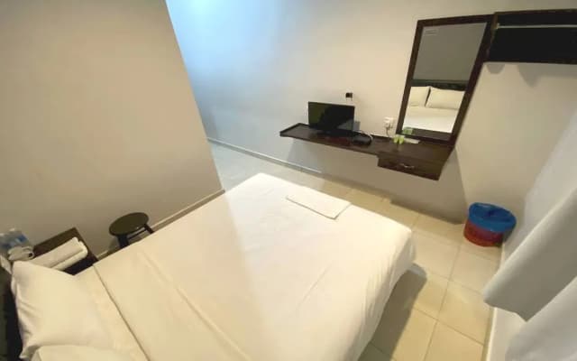 OYO 89715 CK Hotel 2 - photo 3