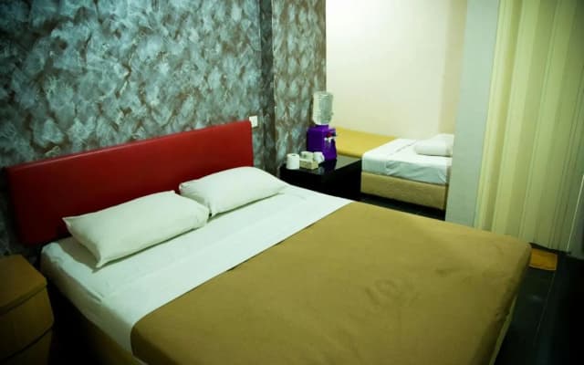 Golden Leaf Hotel Danga Bay - photo 3
