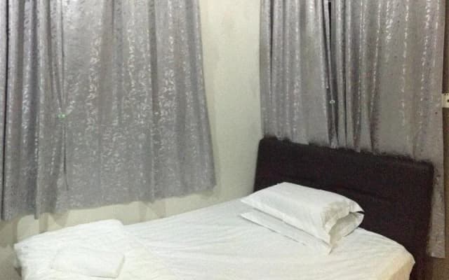 Anggun Beach Guest House Dungun - photo 3
