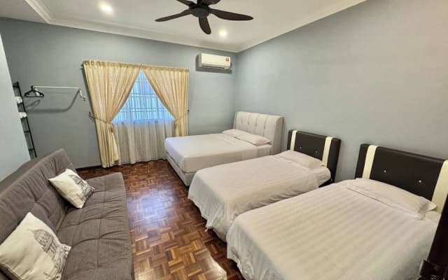 Spacious 4-bedroom House in Tebrau City, Johor Bahru - photo 3