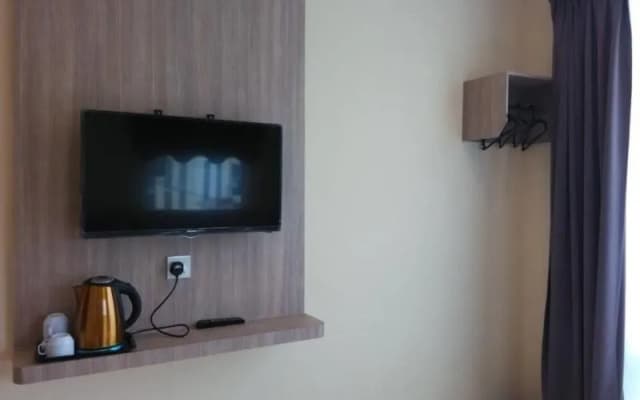 The Island Hotel - photo 2
