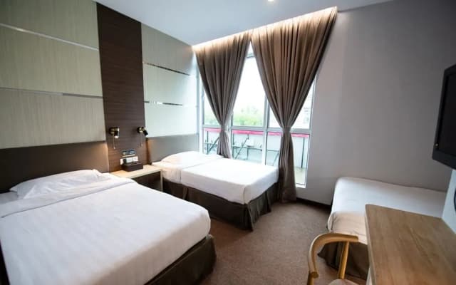 Capital O 90617 Hotel Meliden - photo 3