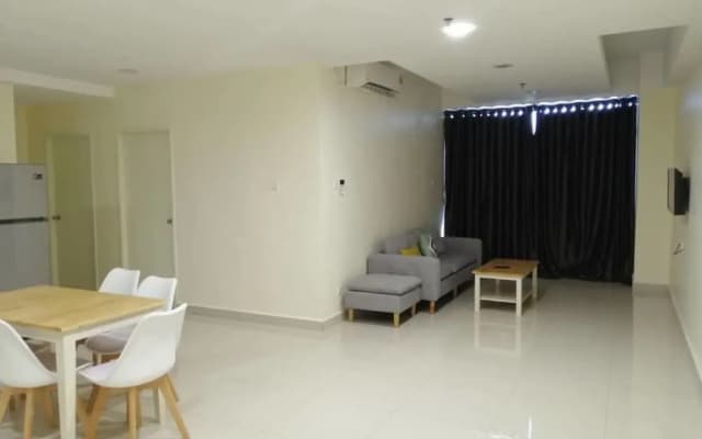 Place2Stay Business Hotel @ Emart Riam - photo 3