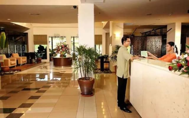 OYO 90301Suria Serv.Aptos@Bukit Merak Laketown Res - photo 5
