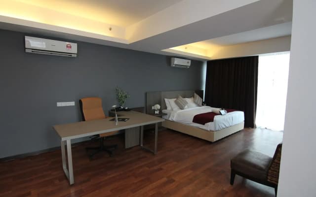 Nexus Regency Suites & Hotel - photo 4