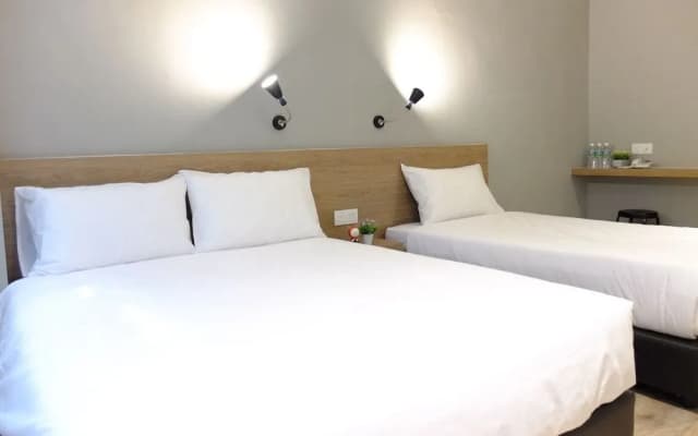 Square Inn - photo 3