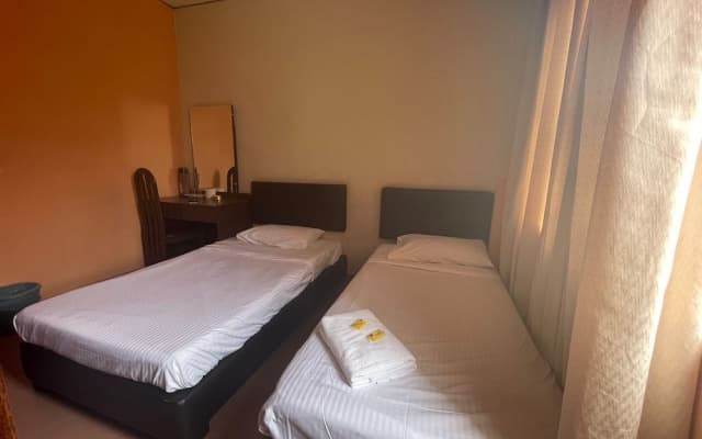 OYO 91284 White House Hotel Kluang - photo 3
