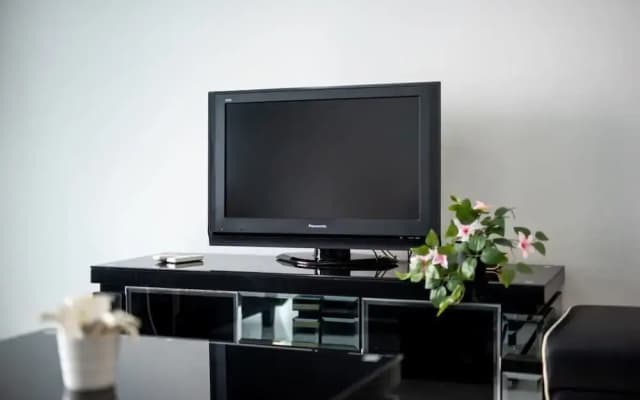 Chic 3BR in Danga Bay With Water Views & Parking - photo 5