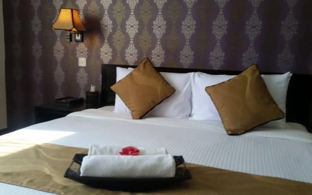 Carlton Holiday Hotel & Suites - photo 5