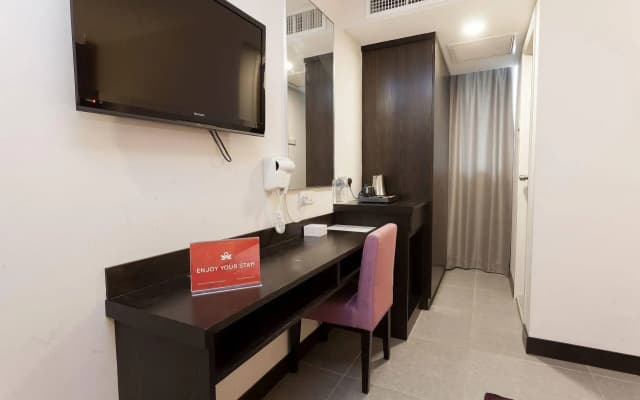 ZEN Rooms Near SOGO - photo 3