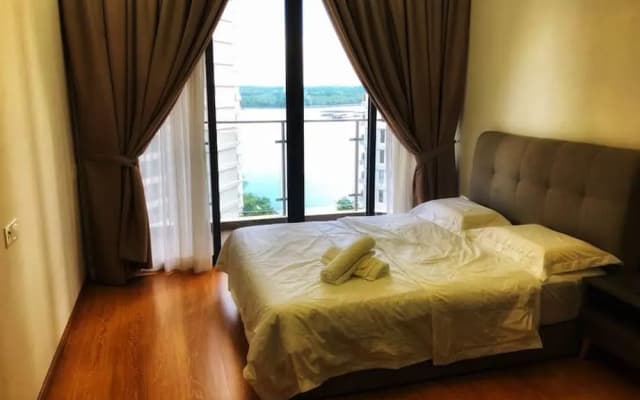 Spacious @ Country Garden Danga Bay - photo 4