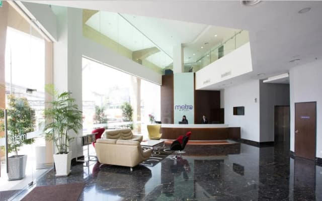 Metro Hotel - photo 2
