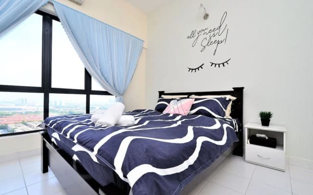 6-8 pax SetiaWalk 5min LRT Cozy Apartment Puchong - photo 2