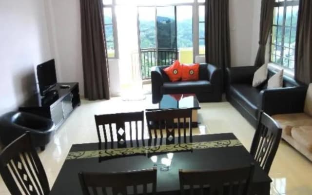 HK Apartments @ Crown Imperial Court - photo 2