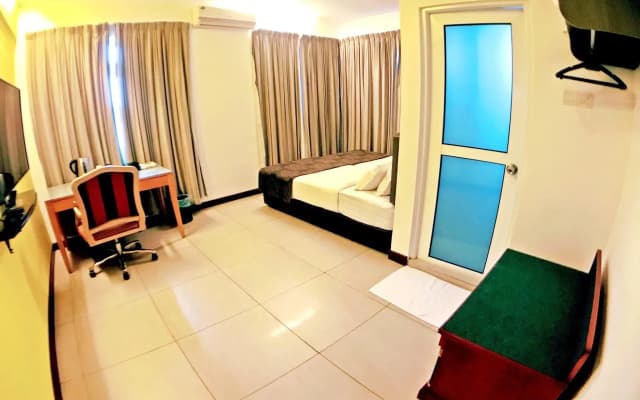 Lux Private Hotel - photo 4