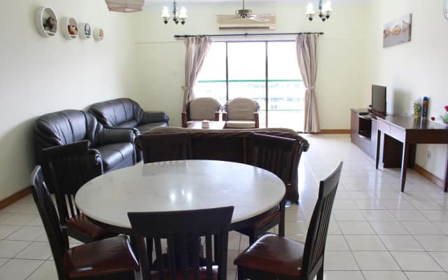 Marimari Marina Service Condo - photo 2