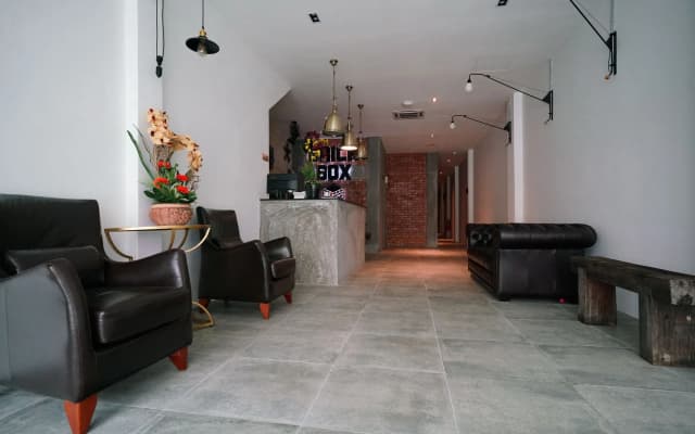 Brick Box Hotel - photo 2