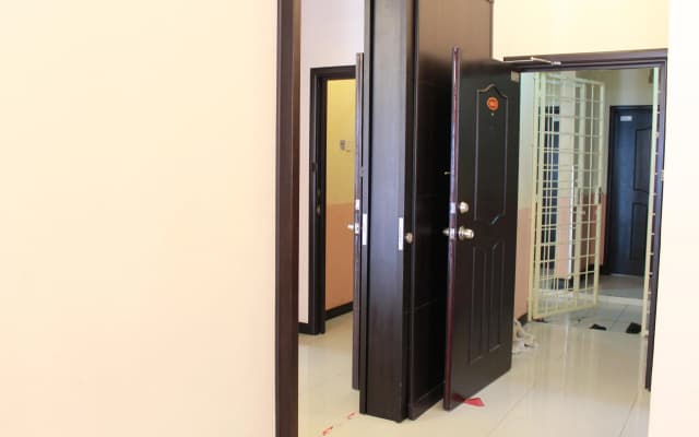 Stay Together 4, 5 & 6 Bedroom Apartments@ Marina Court Resort Condominium - photo 3