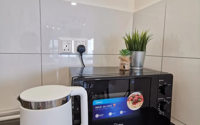 Traders Garden 1BR Pool View with Hi-Speed Internet+Netflix - photo 3