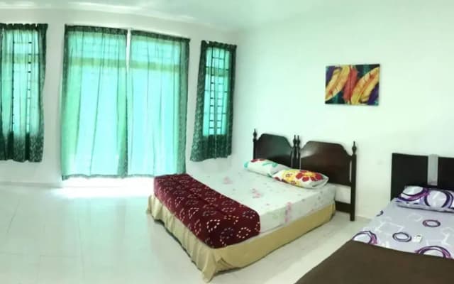 Near Draw Bridge and KT City - Ivana Homestay Unit E - photo 4