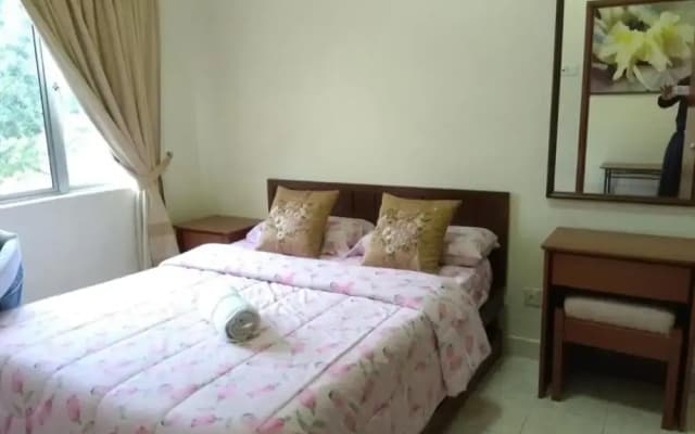 OYO HOME 90301 Suria Service Apartments @ Bukit Merak Laketown Resort - photo 3