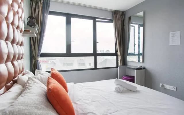 iCity 1Bedroom Apt Near Mall FREE PARKING & WIFI - photo 2