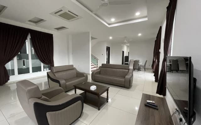 Alpine PD Taman Kiara 2 Homestay - photo 5