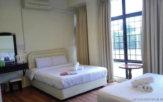 Sp Golden Star Hotel - photo 3
