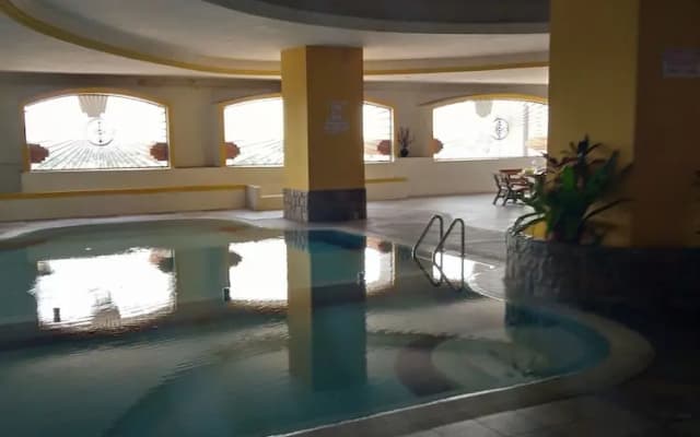 Mutiara Penthouse Hotel - photo 2
