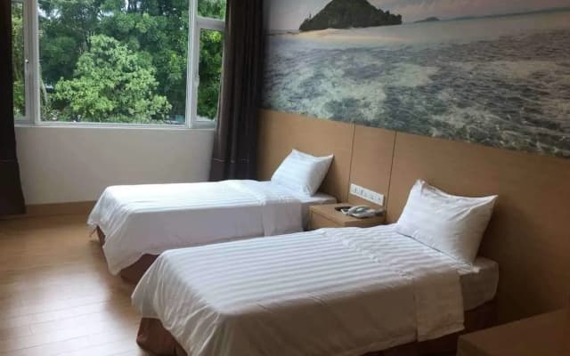 D Arc Hotel - photo 3