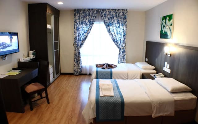 OYO 985 Hotel Nur - photo 5