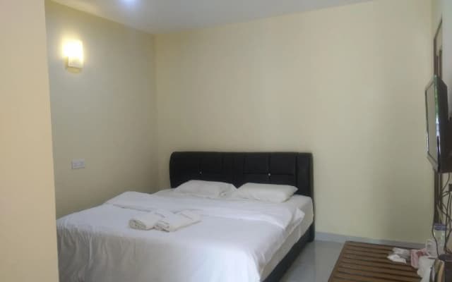 Penarak Bamboo Beach Motel - photo 4