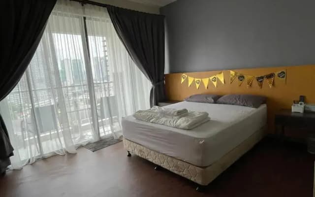 Private Jacuzzi Staycation at KL City 1014 - photo 2