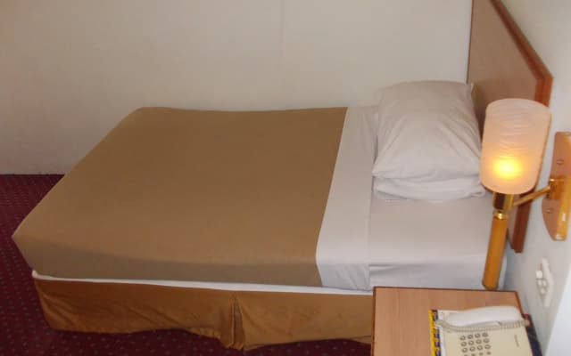 Hotel Sri Sutra - PJ Jalan 227 - photo 5