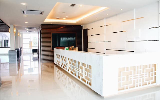 906 Premier Hotel - photo 2