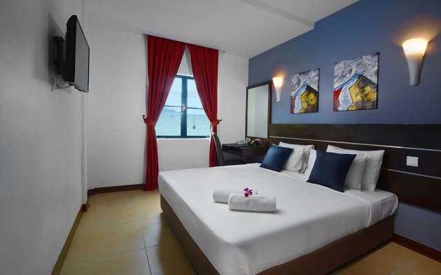 Bella Vista Waterfront Resort - photo 3