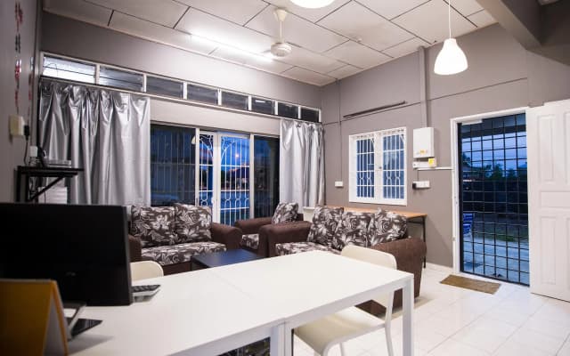 Kemaman Lodge & Cafe - photo 2