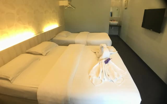 V3 Hotel Taman Gaya - photo 5