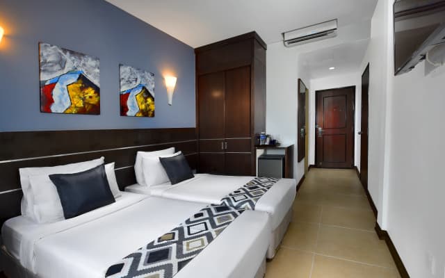 Bella Vista Waterfront Resort - photo 2
