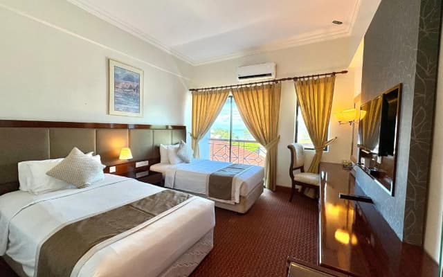 Putra Brasmana Hotel - photo 2