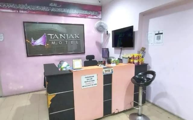 OYO 90937 Tanjak Hotel - photo 2