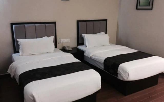 KK Waterfront Hotel - photo 4