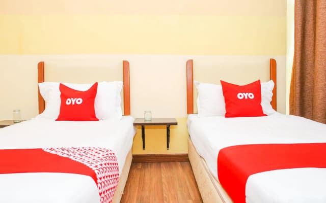 OYO 90169 The Grand Hotel 2 - photo 4