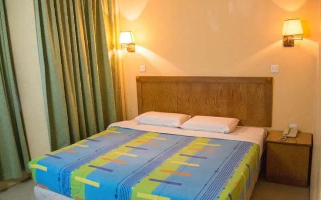 Istana Monaco Hotel - photo 5